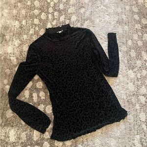 Hem and thread black animal print velvet top size large